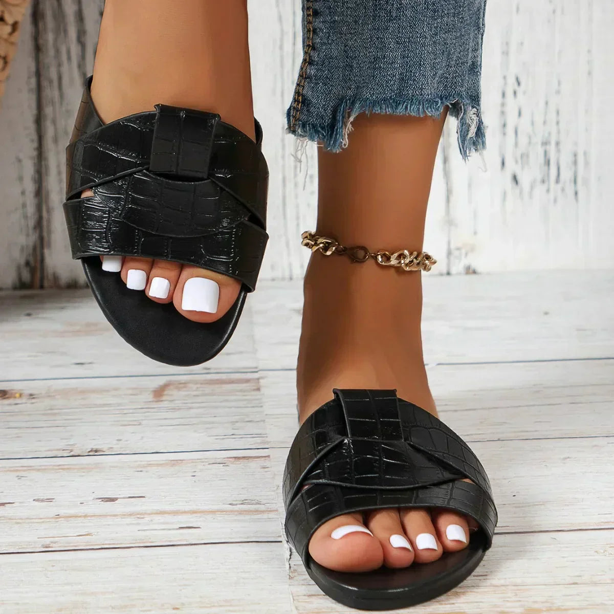 Livia | Luxe Slides